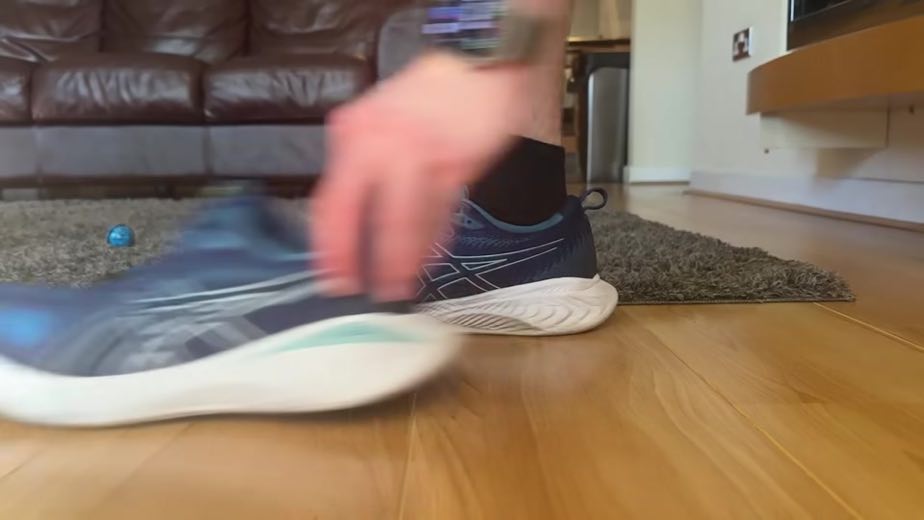 Add dimensions Strava inspired at 0:05