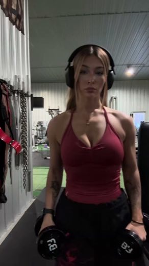 Borrow the gym girl's confidence at 0:00