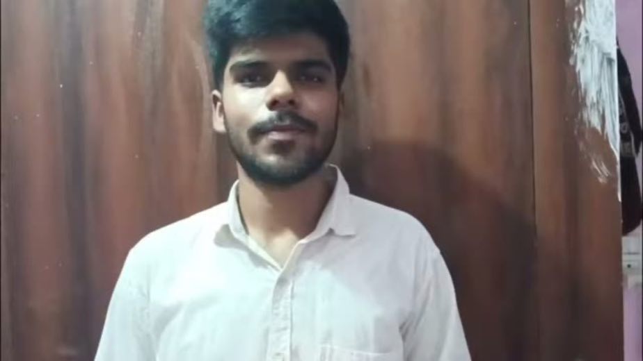 Introduce the person behind 475 days at 0:00