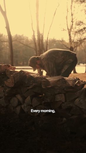 Crowd the morning at 0:05